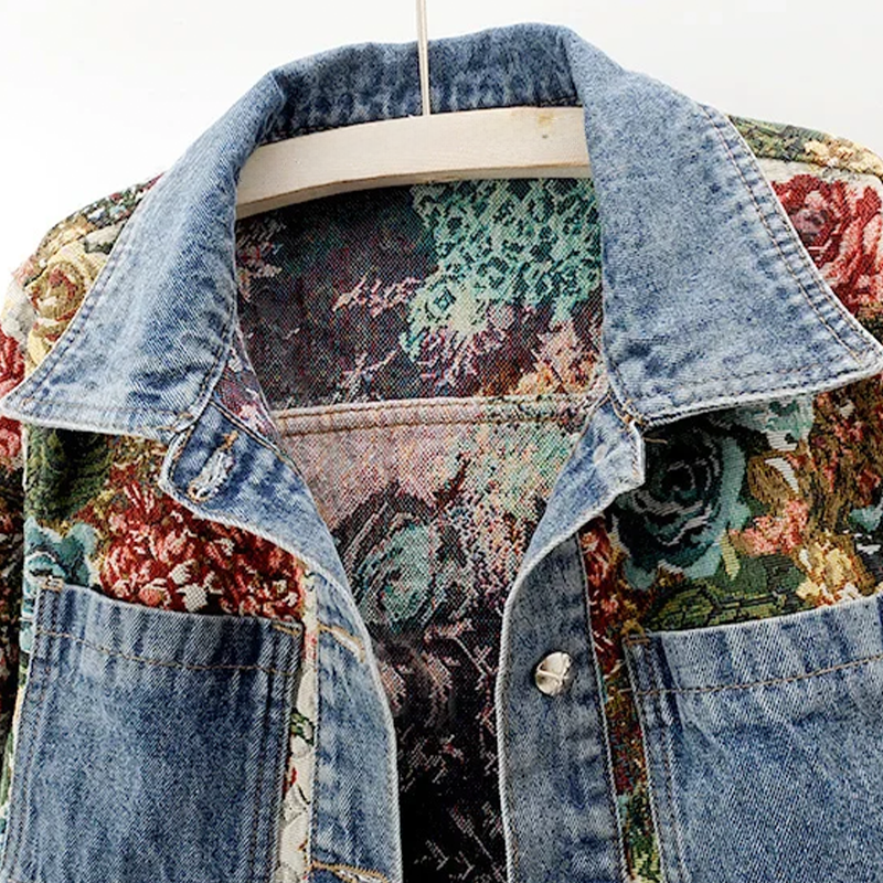 Trendy bloemen-spijkerjasje voor dames