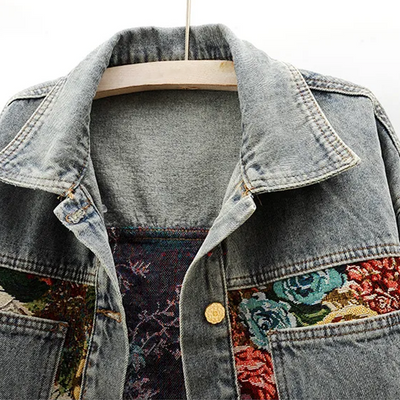 Trendy bloemen-spijkerjasje voor dames