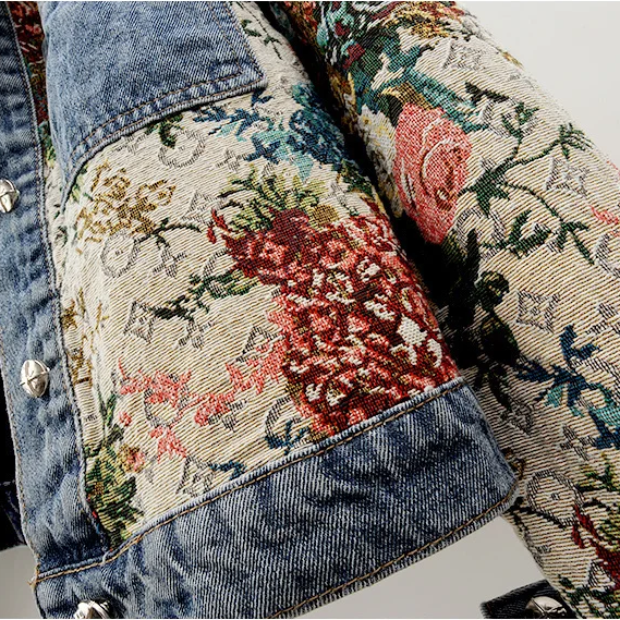 Trendy bloemen-spijkerjasje voor dames