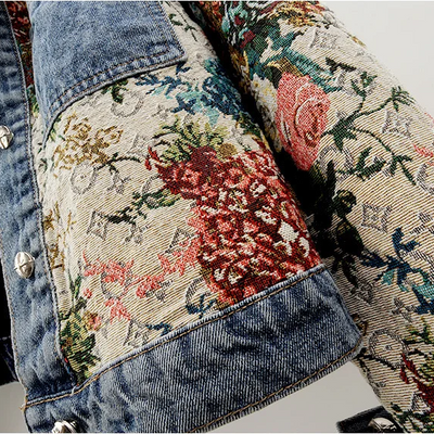 Trendy bloemen-spijkerjasje voor dames